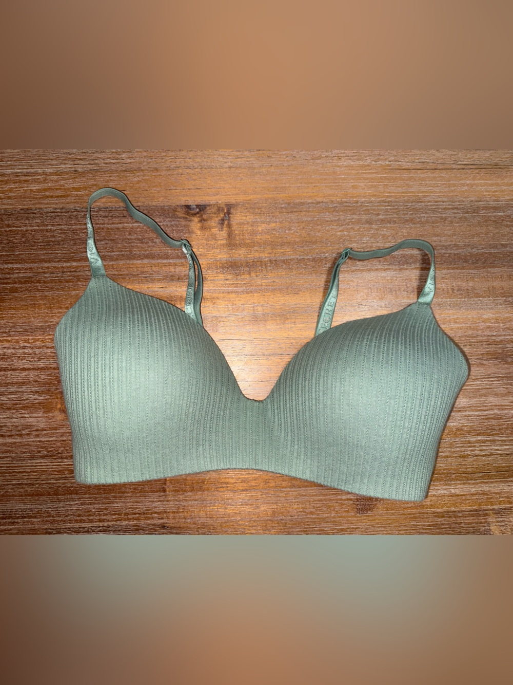 Victoria’s Secret T-Shirt Bra 34DD Lightly Lined Wireless Sage Green